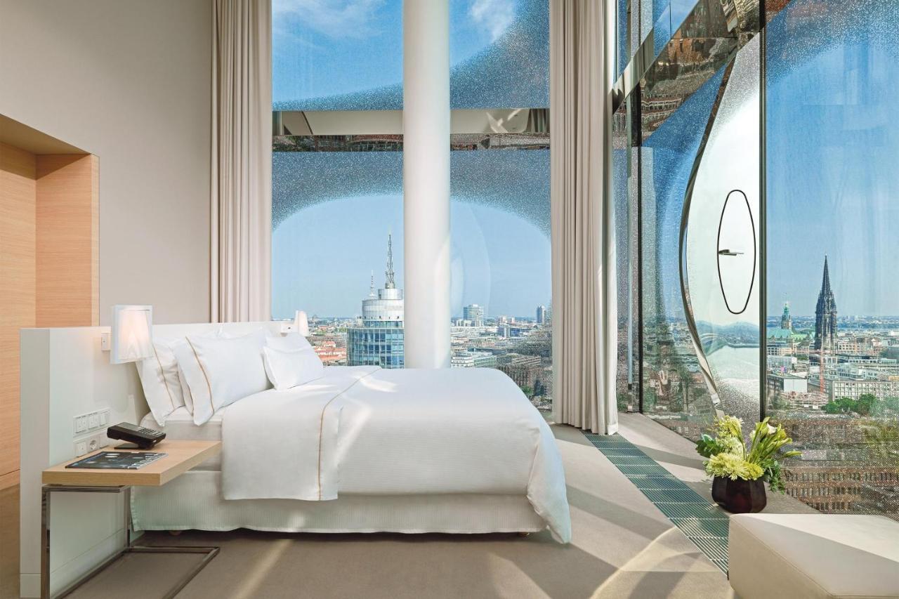 Panorama Suite City Water View