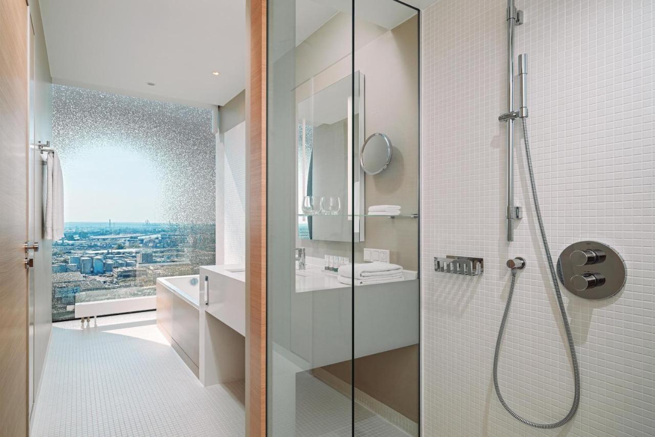 Junior Horizon King Suite City View