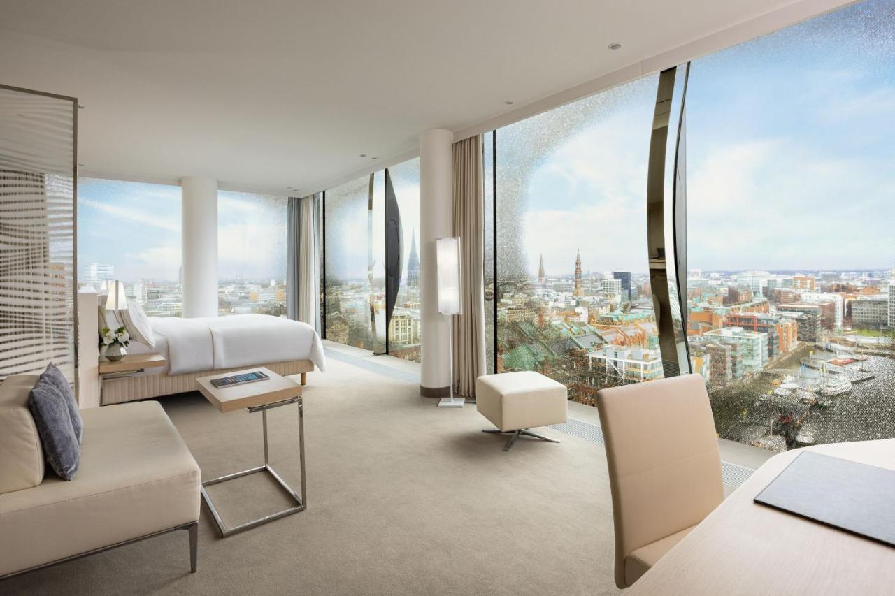Junior Horizon King Suite City View