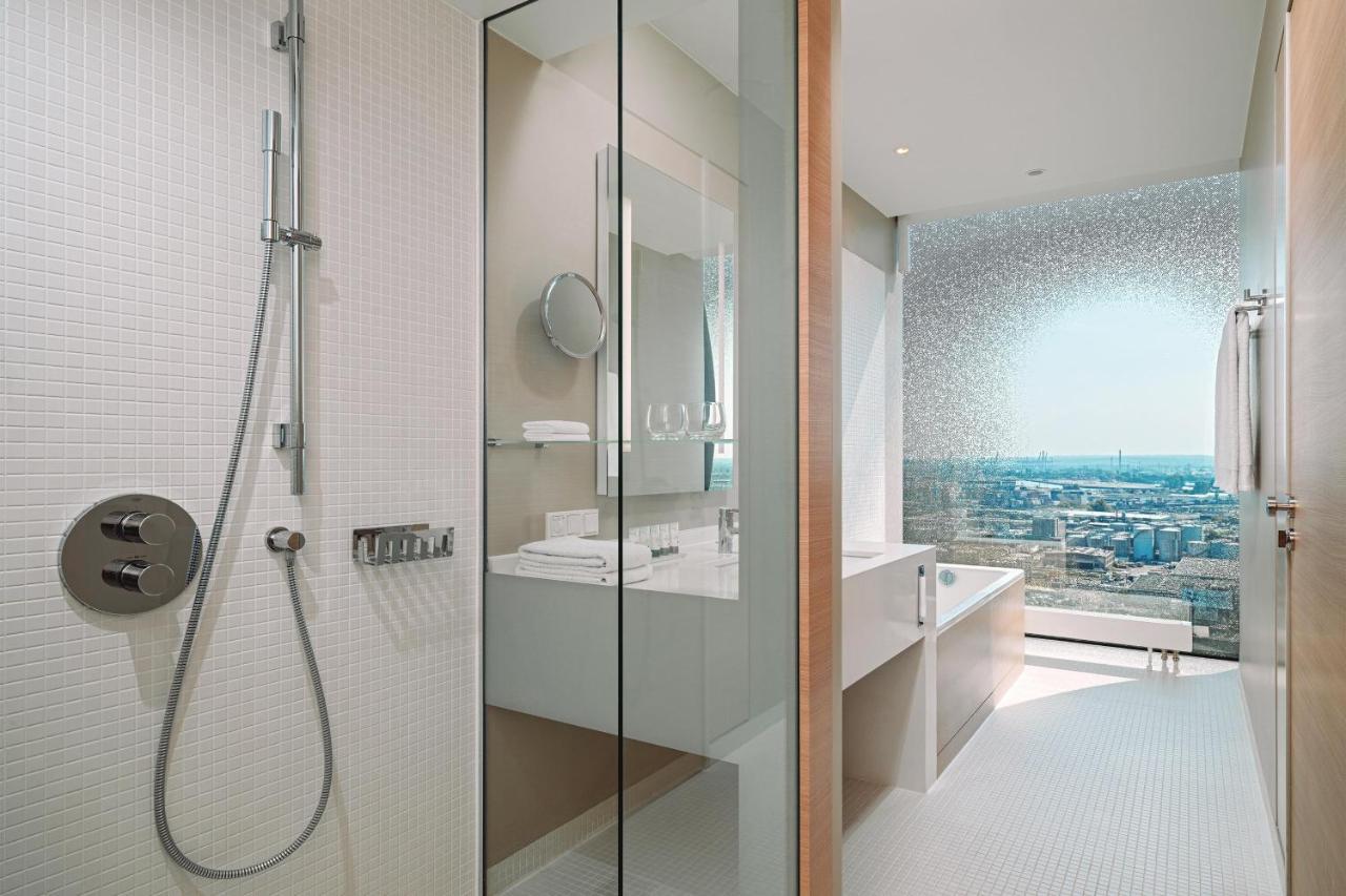 Panorama Suite City Water View