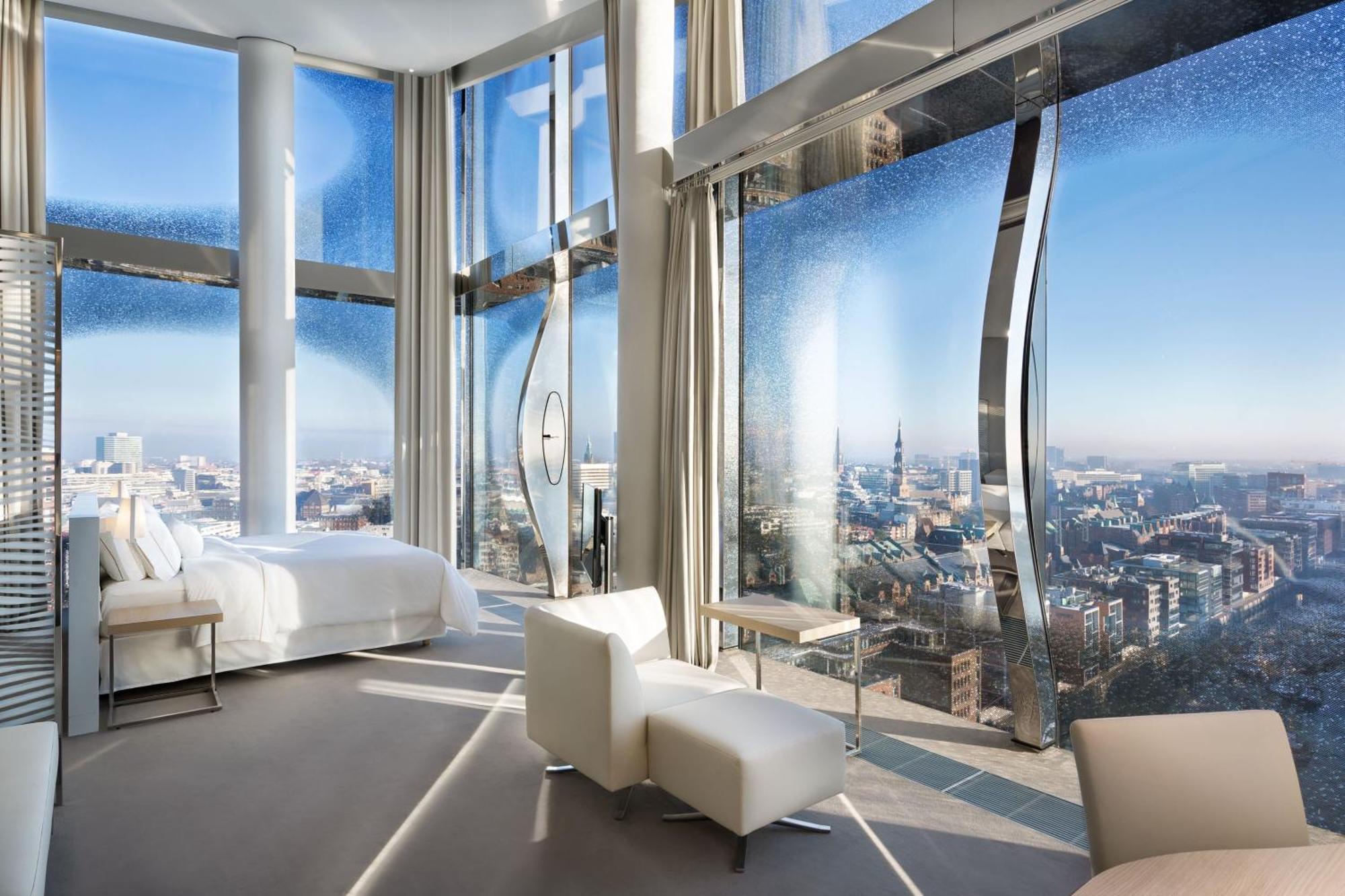 Panorama Suite City Water View